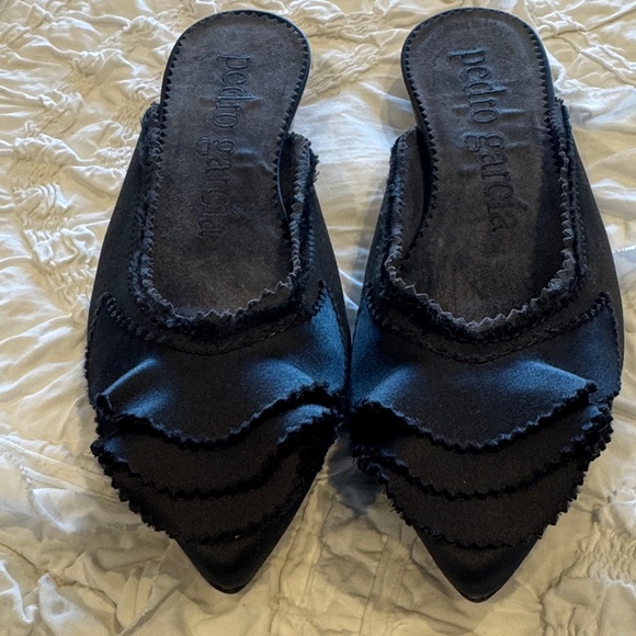 Beautiful Vintage Pedro Garcia Black Scalloped Flats NWT - Picture 2 of 5